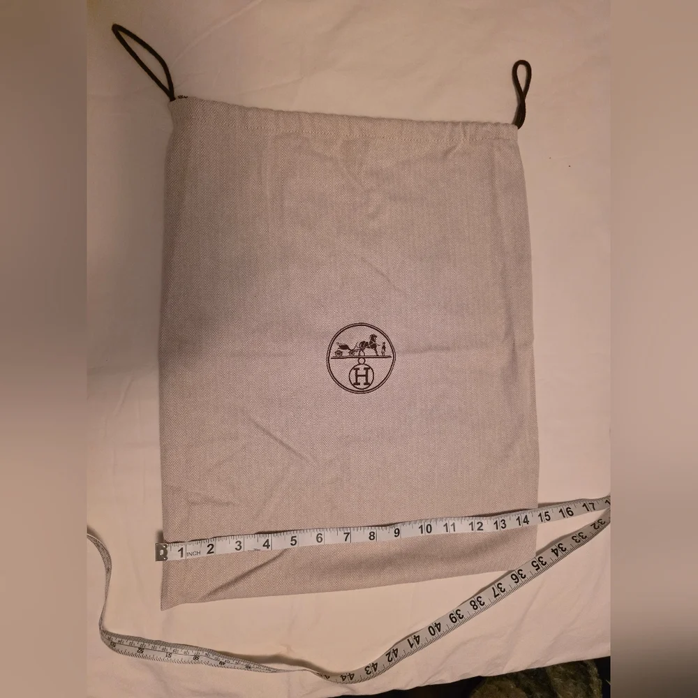 HERMÈS Beige Fabric Drawstring Dust Bag – Medium Size 18” x 14.5”